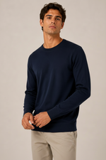 Genser i merinoull med rund hals og brodert flagglogo