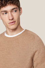 Genser i lammeull med brodert flagglogo